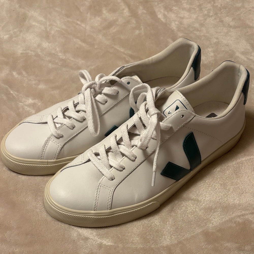 Veja sneakers size 10 EU 43